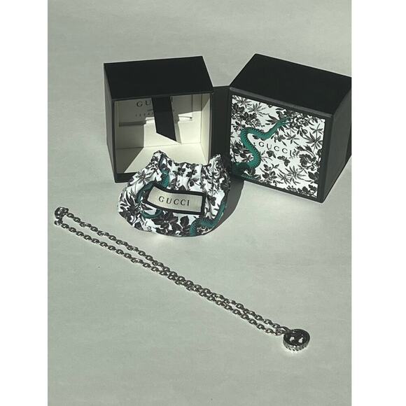 Gucci Textured Interlocking G Pendant Logo Silver Necklace w/ Gift Box NWOT - Picture 4 of 15